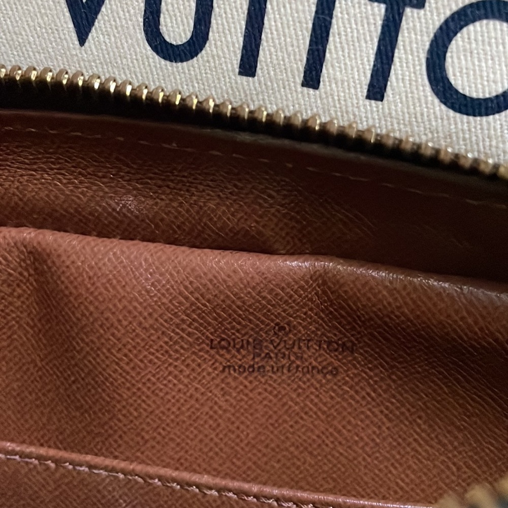 Louis Vuitton - Picture 7 of 11